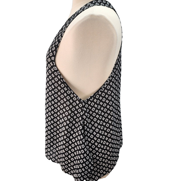 NWT Oh My Julian Tank Top Women’s LARGE Black White Geometric Print Flowy Vacay - Picture 3 of 9